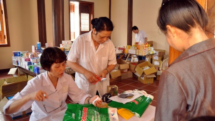The health care and medicines distribution trip at Dien Bien – April 2014