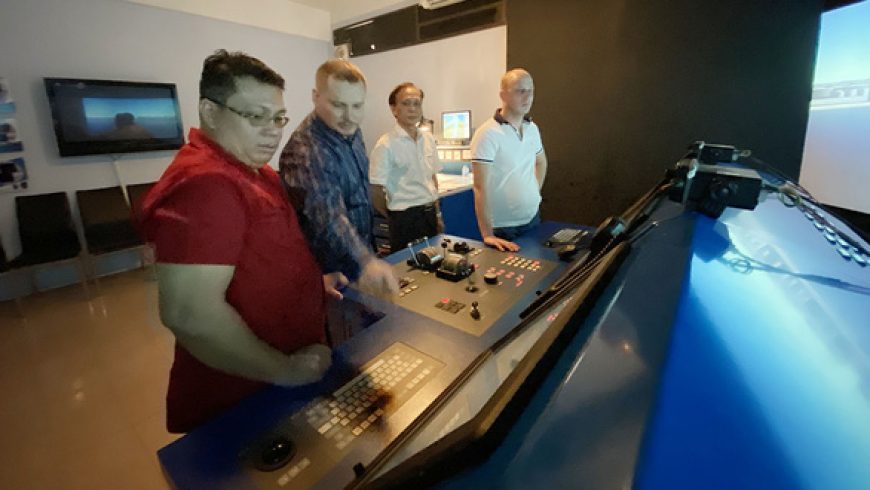 Come to Vietnam learning Maritime